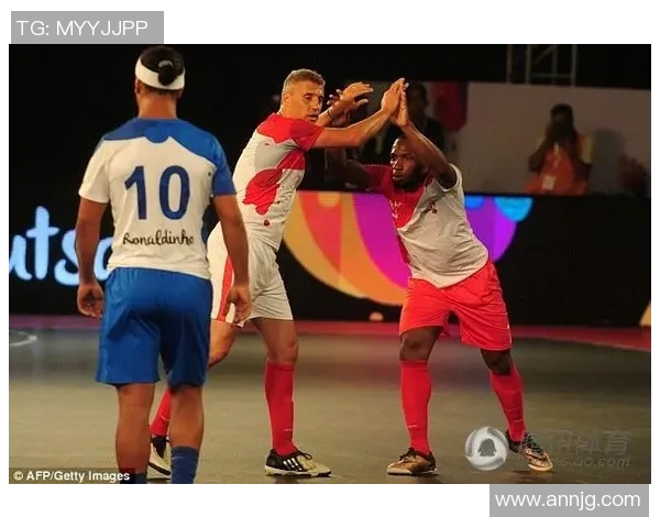 足球明星小罗的独特摆饰品展现个性与魅力