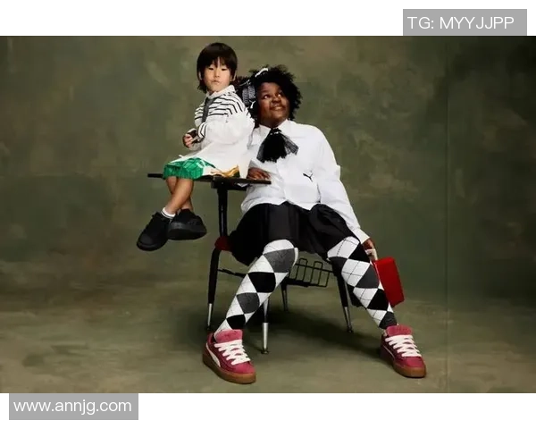 足球明星联名款多人卫衣时尚潮流运动服装推荐与搭配指南